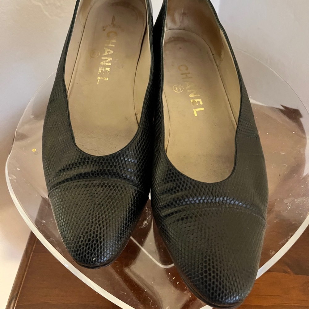 Chanel authentic black leather ladies shoes. Size 36. Very nice condition
